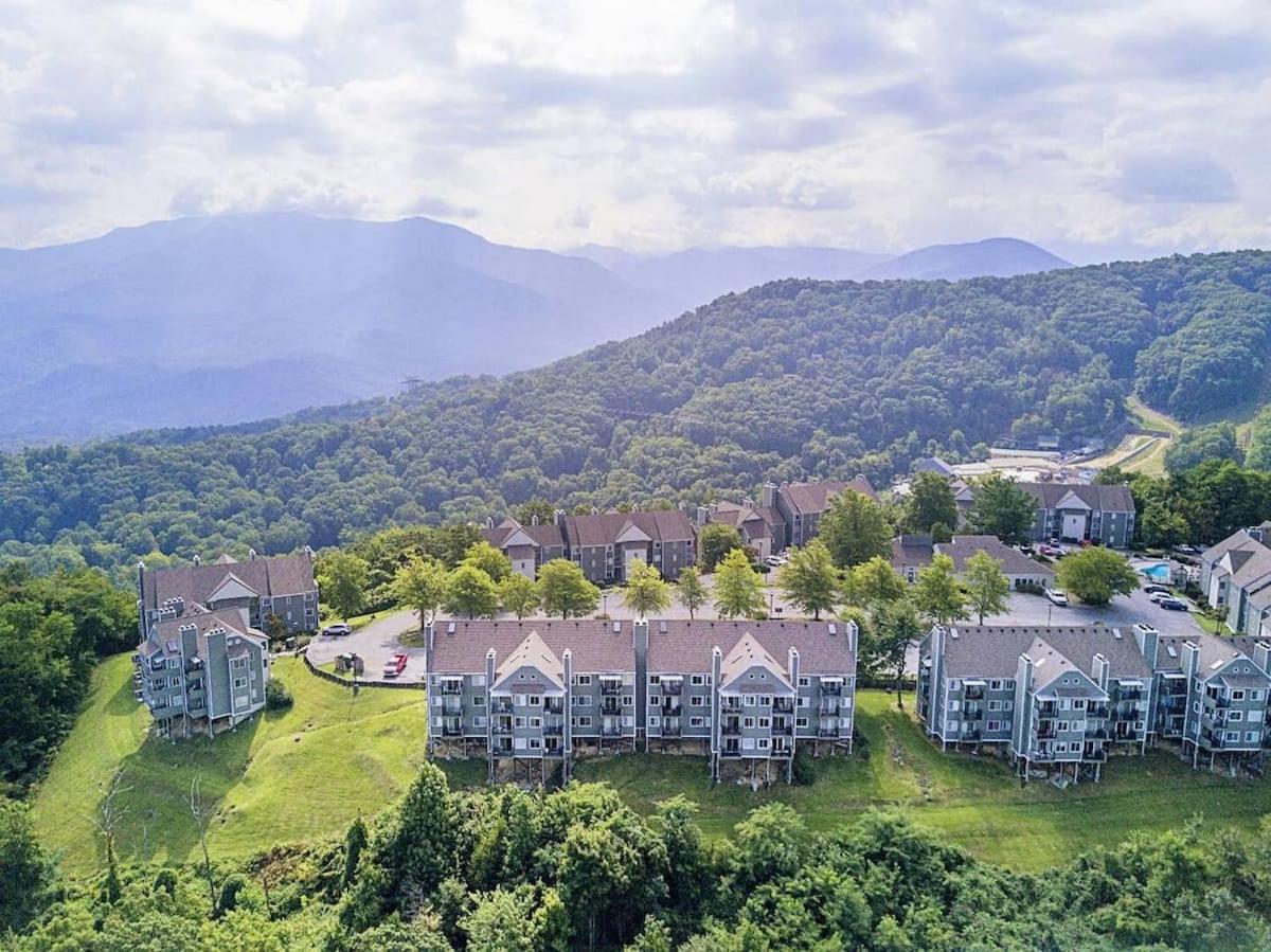 Mountain Villa Magnificent Views - 2 Pools, Fireplace & Hot Tub جاتلينبرج المظهر الخارجي الصورة