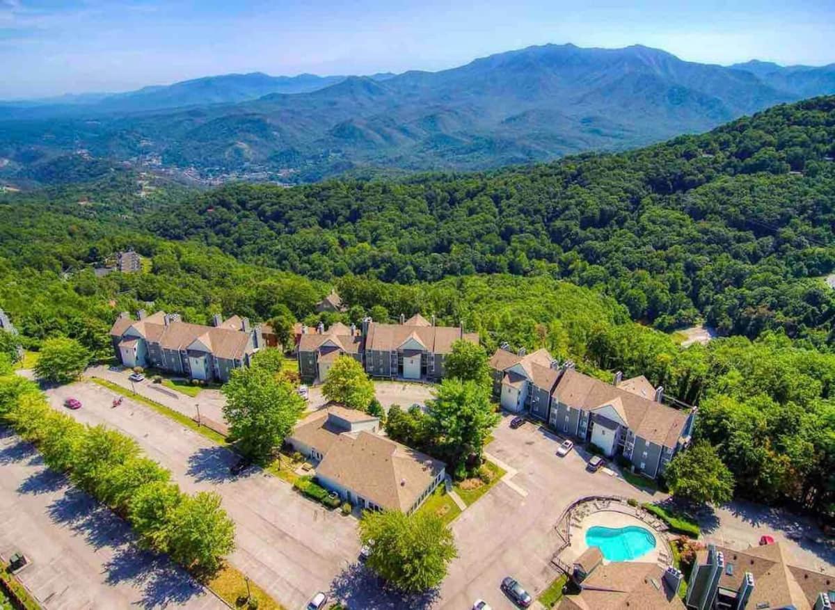 Mountain Villa Magnificent Views - 2 Pools, Fireplace & Hot Tub جاتلينبرج المظهر الخارجي الصورة