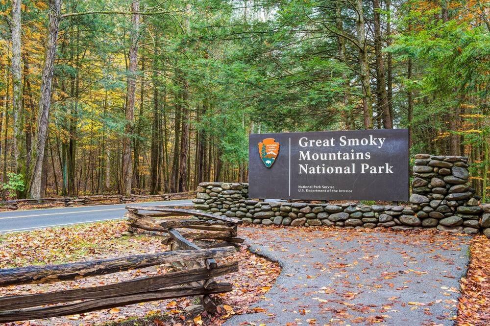 Mountain Villa Magnificent Views - 2 Pools, Fireplace & Hot Tub جاتلينبرج المظهر الخارجي الصورة