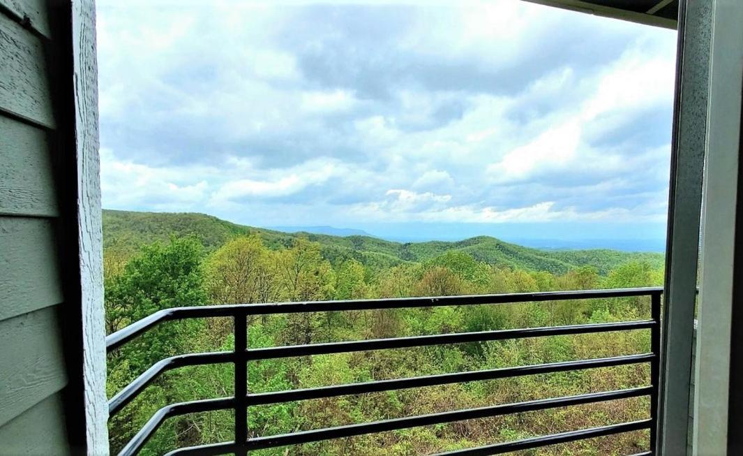 Mountain Villa Magnificent Views - 2 Pools, Fireplace & Hot Tub جاتلينبرج المظهر الخارجي الصورة